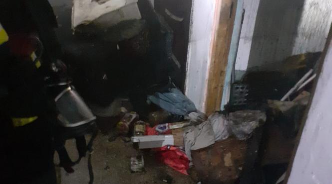 incendiu garsoniera ramnicu valcea 30 persoane evacuate