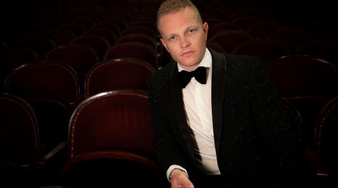 tenorul stefan von korch din nou pe scena operei nationale din iasi pe 16 martie in vaduva vesela 2 0 regizata de andrei serban
