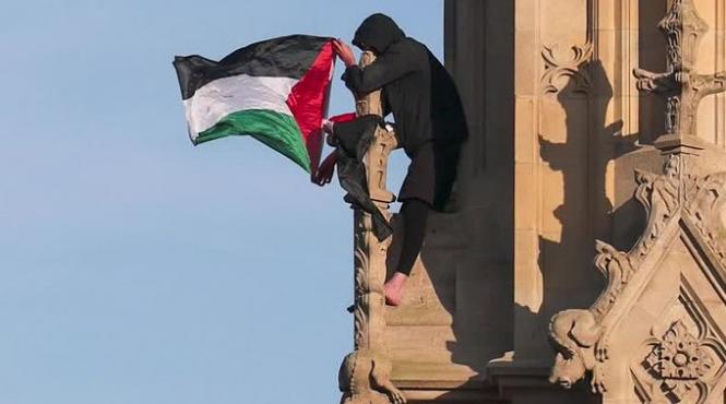 barbatul urcat steag palestinian celebrul big ben londra