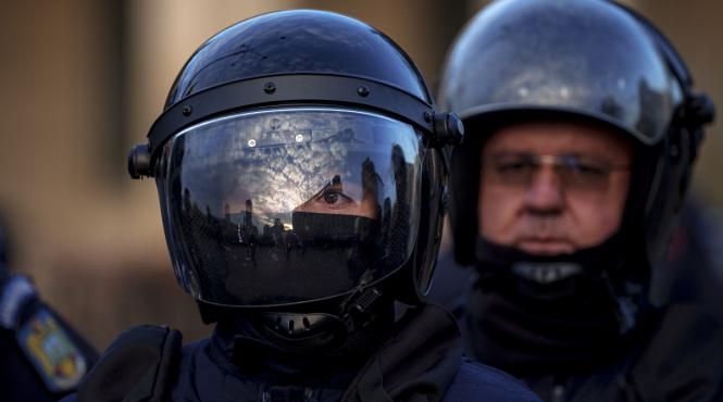 jandarm antitero impuscat cap coleg antrenamente