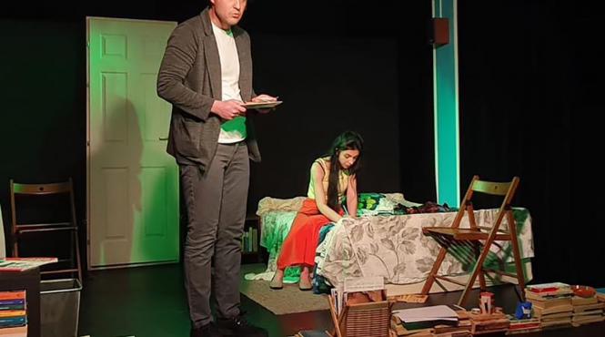 comedii efervescente thrillere psihologice si drame existentialiste in programul de primavara al teatrului in culise spectacolul faza lunga revine in program intr o noua formula de distributie