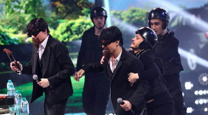 sambata theo rose urca pe scena te cunosc de undeva de la ora 20 00