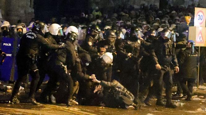 violente turcia flacari ergogan nu cedeaza