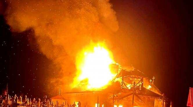 biserica facut scrum incendiu duminica sfintei cruci preot preluat smurd prohozesti poduri