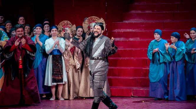 triumf la opera nationala bucuresti tenorul yusif eyvazov ovationat frenetic minute in sir de catre public