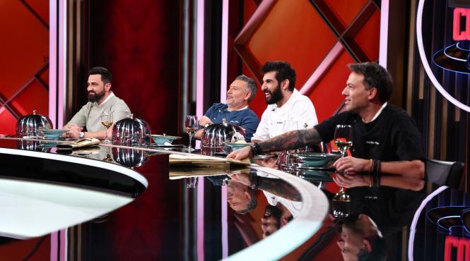 diseara chefi cutite jurati dueleaza ringul auditiilor oferind cutitele de aur