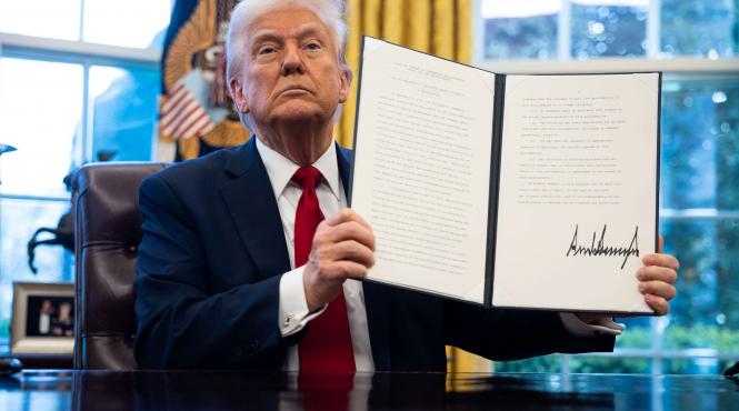 trump trimite armata sua sa preia controlul terenurilor de la frontiera cu mexicul