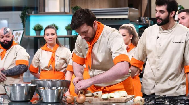 chefi la cutite lider de audienta cu editia de ieri chef richard abou zaki loveste diseara bancurile adverse cu o amuleta grea