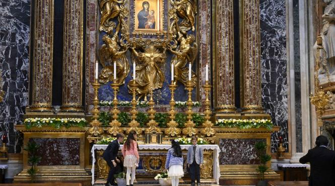 mormantul papei francisc bazilica santa maria maggiore deschis publicului