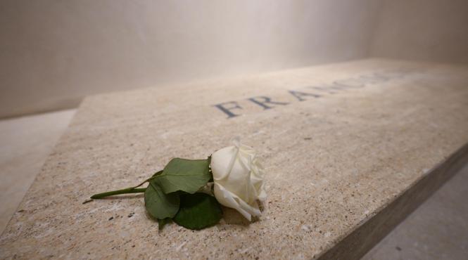 mormant papa francisc eroare