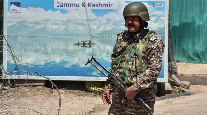 conflict razboi tehnologi militare