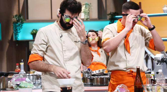 chef richard si chef sautner se dueleaza n amulete la battle ul de diseara ochelarii speciali aduc confuzie in bucataria chefi la cutite