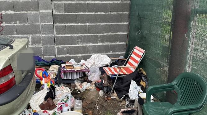 masina abandonata transformata focar infectii oamenii strazii arad