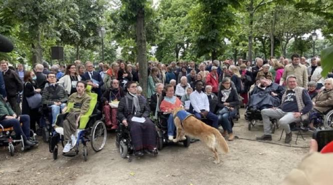 protest paris pericolele legii moartea asistata