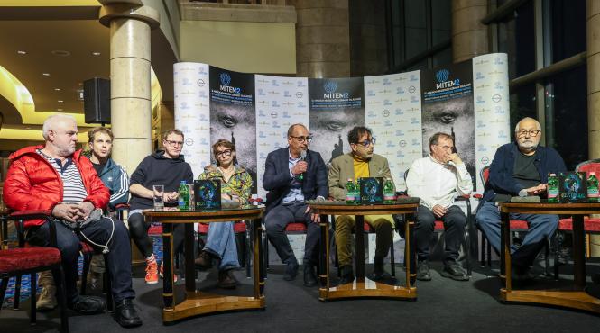 spectacolul gertrude in regia lui silviu purcarete ovationat la budapesta la festivalul mitem