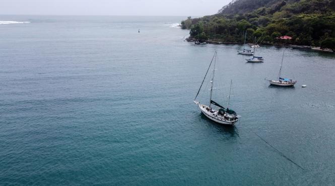 cadavre barca esuata insula marea caraibilor
