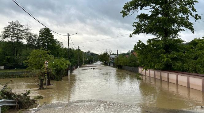 drumuri inchise pod rupt inundatii vrancea