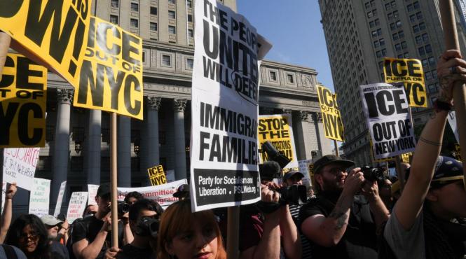 protestele se extind in sua mii de persoane au iesit in strada la new york impotriva lui trump