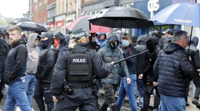 violente irlanda nord adolescenti romani viol razbunare