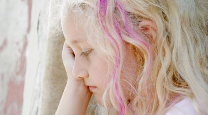 critica repetitiva copilarie urme adanci