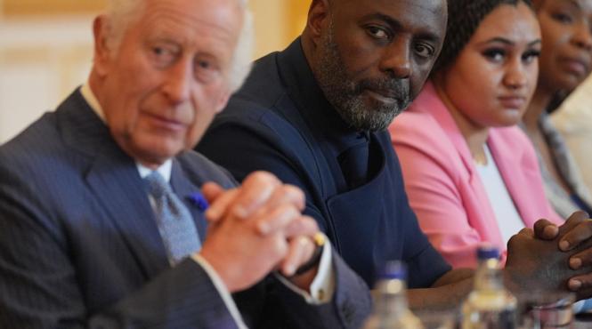 regele charles lucreaza cu celebrul actor idris elba la un film documentar