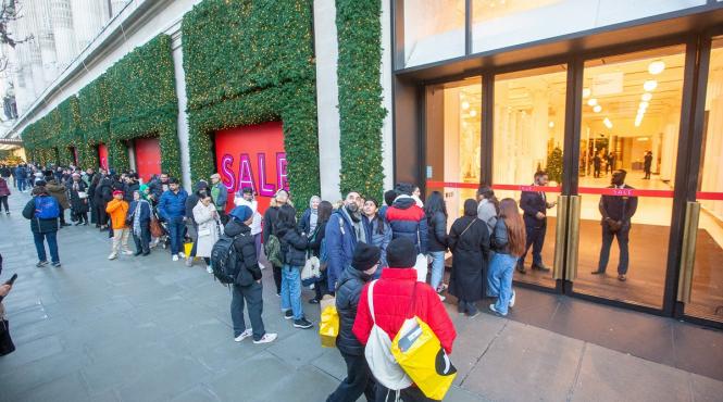 una dintre cele mai cunoscute artere comerciale din lume alee pietonala