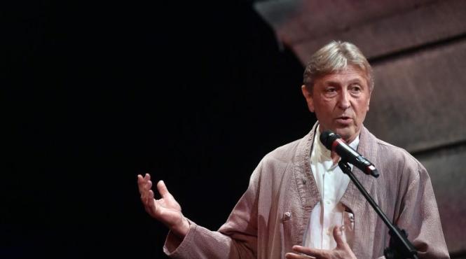 andrei serban unul dintre cei mai mari regizori ai lumii implineste o venerabila varsta