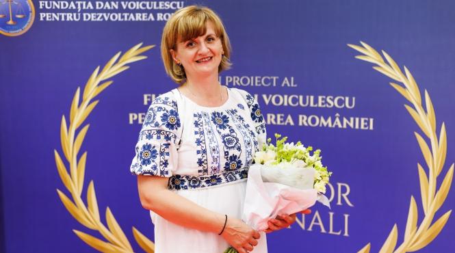 profesoara care face zilnic 100 km pentru elevii ei povestea emotionanta a andrei claudia popa finalista ligii profesorilor exceptionali