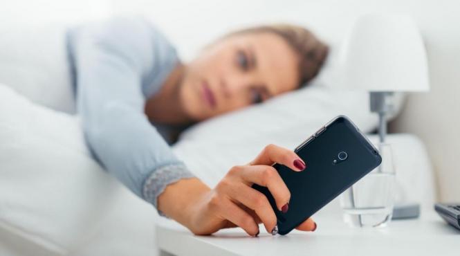 telefon somn trezire creier