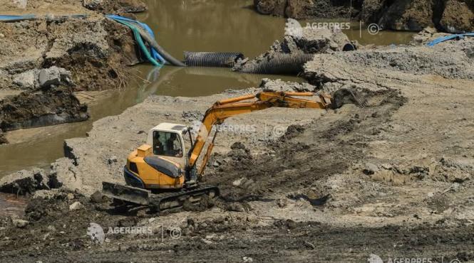 situatie grava la praid barajul provizoriu de la corund depasit de ape