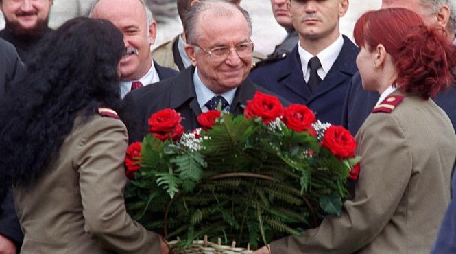 ion iliescu dincolo lumina reflectoarelor intre dragoste viata muzica clasica si fotbal