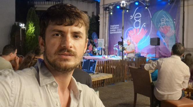 vlad udrescu protagonistul din ana mi ai fost scrisa in adn vacanta offline si cu muzica live suntem contemporani cu artisti exceptionali