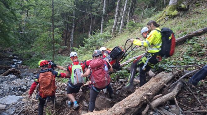 salvamont romania 17 interventii ultimele 24 ore 16 persoane salvate