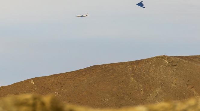 avion secret surprins aterizare hangarul 18 celebra baza militara nevada zona 51