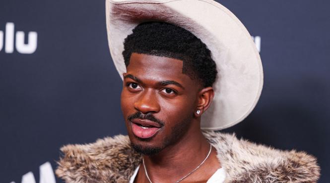 cantaret cunoscut arestat umblat strazile la lenjerie intima