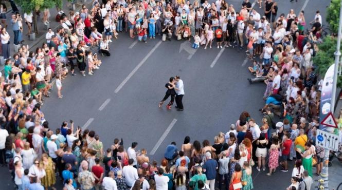 strazi deschise bucuresti promenada urbana pe 23 si 24 august calea victoriei si piata amzei devin scene pentru arta sport si dans