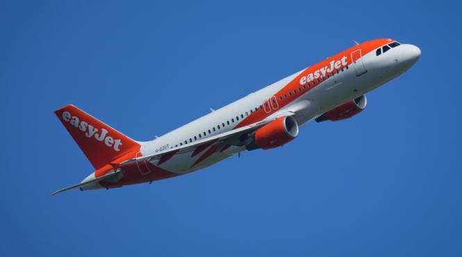 incident aviatic aterizare de urgenta din cauza unui pasager cu halucinatii care a vrut sa intre in cabina pilotilor