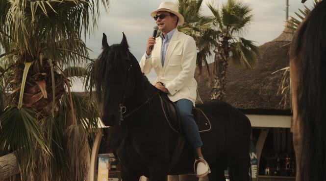 dani otil si razvan simion au avut o intrare spectaculoasa la super neatza sa incepem un sezon nou asa cum ii zicem noi