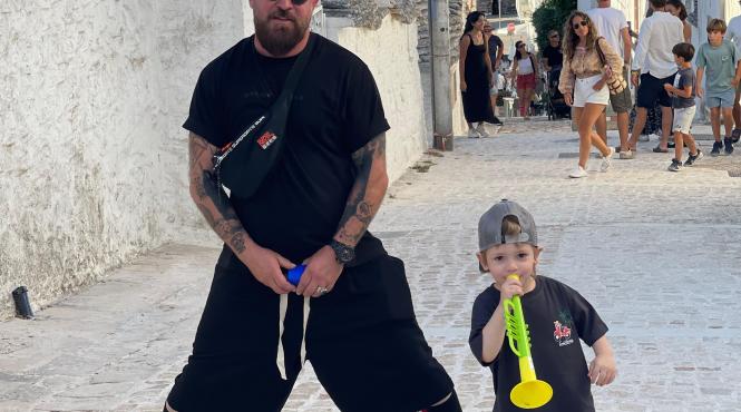 andrei coman primarul din iubire cu parfum de lavanda vara intre podisor si puglia toata lumea ma striga dom primar