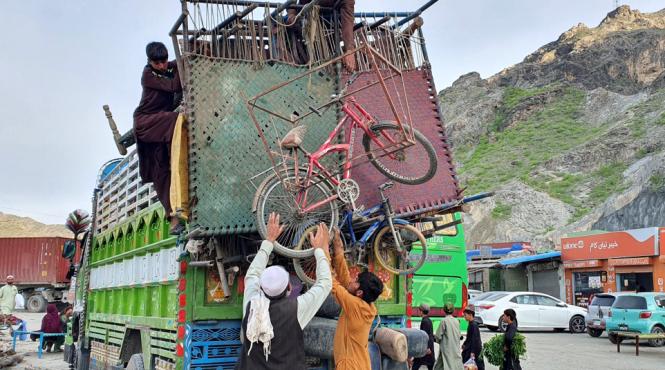 cutremur cu sute de morti si raniti in afganistan