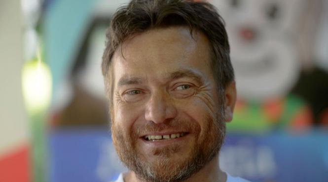 roman primul om lume parcurge inot un continent