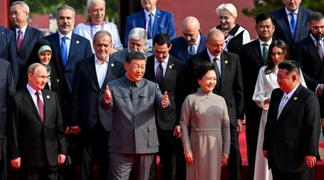 oana toiu critica fosti premieri romani romania nu poate fi reprezentata de politicieni care se aseaza onorati in poza langa putin