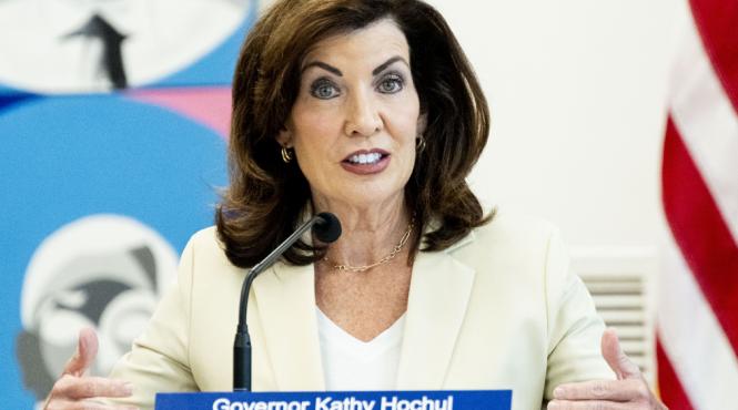 new york ii da peste nas lui trump si sfideaza restrictiile la vaccinuri covid