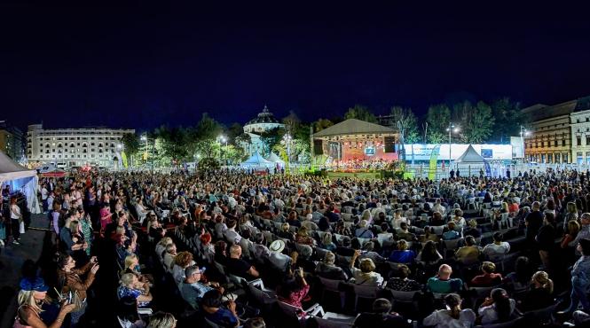 arcub readuce muzica clasica in inima capitalei urmeaza a vi a editie a pietei festivalului george enescu
