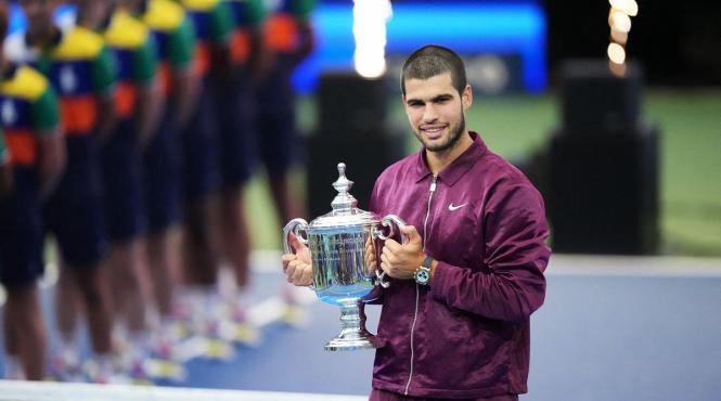 carlos alcaraz invins jannik sinner finala us open