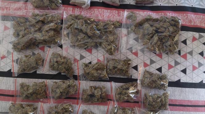 mama adolescenta suceava capcana dealer droguri canabis