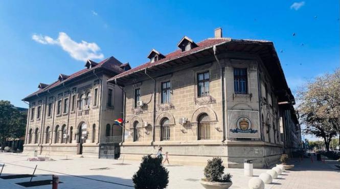 profesoara batuta de un elev la cel mai cunoscut colegiu din constanta mircea cel batran