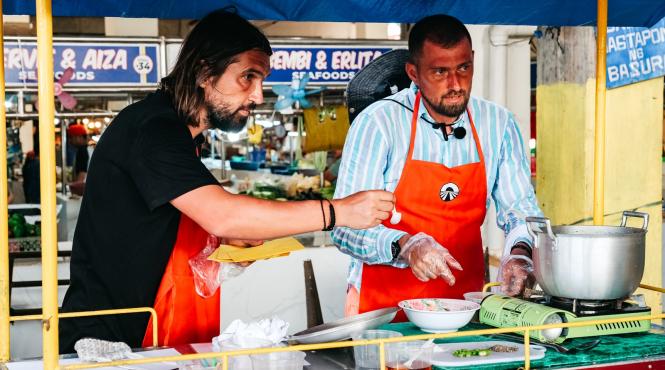 aseara situatie fara precedent in asia express o echipa a ajuns cu o ora si jumatate inaintea irinei la pupitru diseara concurentii vor lupta si pentru imunitatea mica intr o proba pe gustul tuturor ciorba radauteana