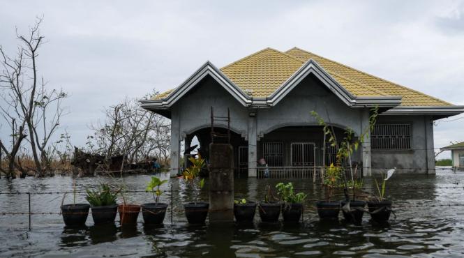 taifunul bualoi face ravagii sud estul asiei vietnam evacueaza mii persoane inchide aeroporturile