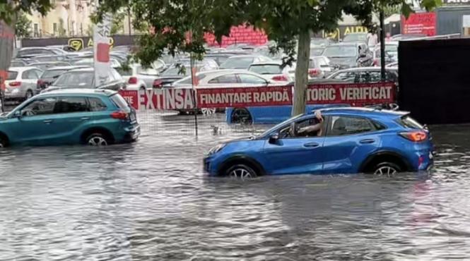 furtuna bucuresti isu nterventii masini avariate copaci doborati